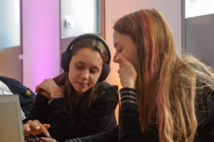 zu-zweit_konzentriert-7160-2048x1365