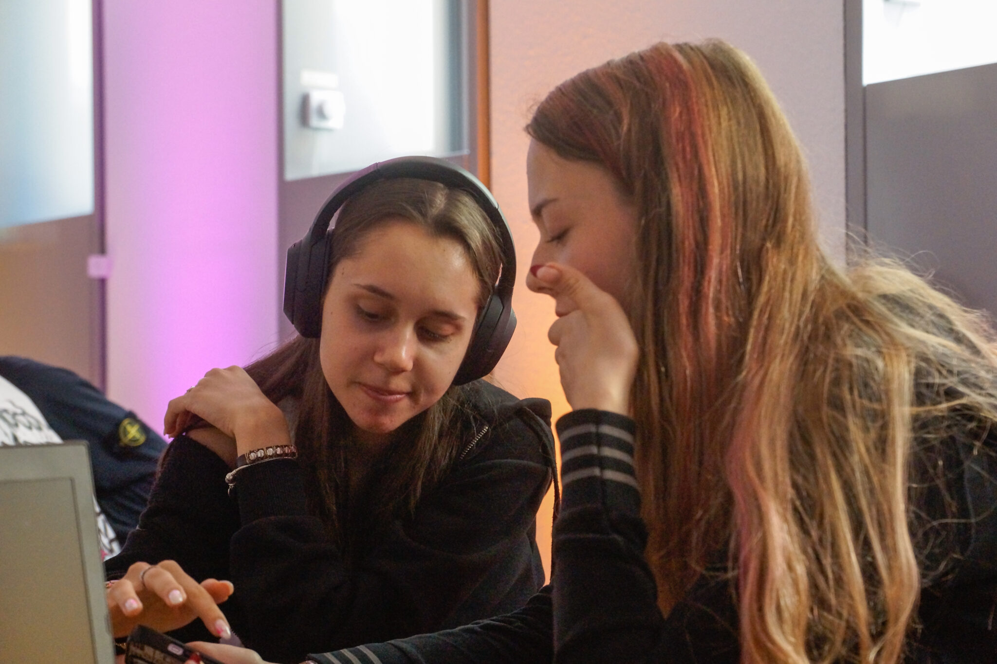 zu-zweit_konzentriert-7160-2048x1365